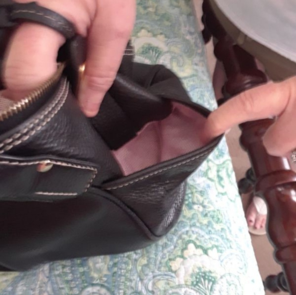 Dooney & Bourke hand bag